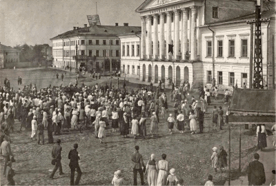 Центр Костромы площадь Революции и дом Борщова на фотографиях