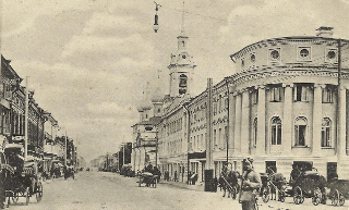  Экипажи на вымощеных булыжником улицах старого города