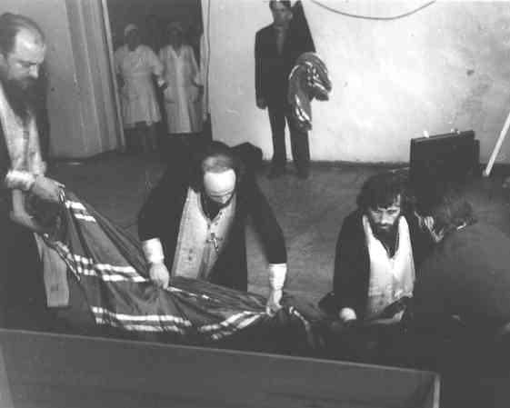 The position of the remains of Bishop Ignatius in the coffin
