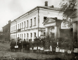  Женское образование в России. Kostroma schoolgirl