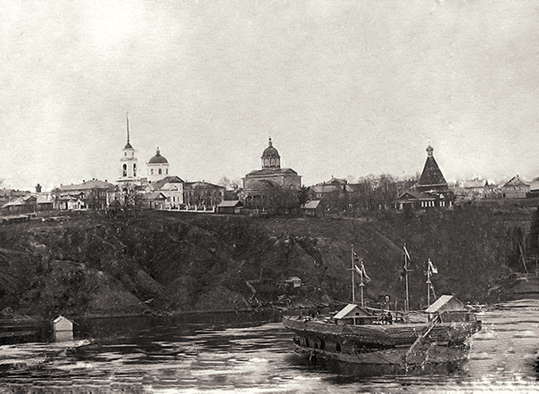 Церкви слева-направо: Троицкая, Успенская, Николаевская церковь. Фото нач. XX в. Варнавинский историко-художественный музей.