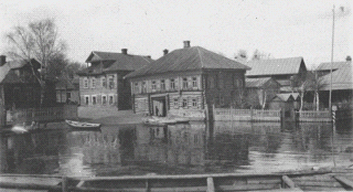 Рабочая слобода у реки Костромки в половодье. Фото 1900-1930 гг.