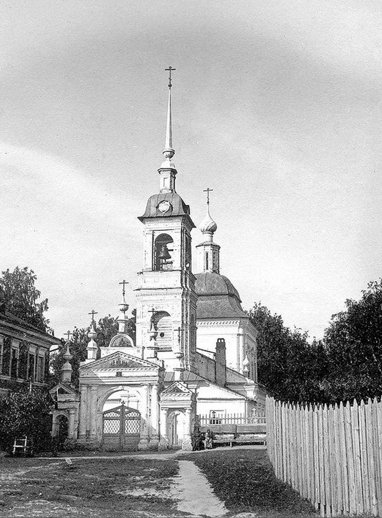 Шагова улица Костромская Крестовоздвиженская церковь