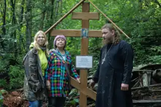 Memorial wooden cross at the site of the vanished hamlet of Troshino
