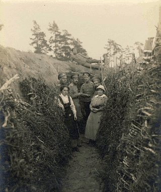 Траншея. 323-й Юрьевский пехотный полк. Первая мировая война. Фото поручика Зотова В.М. 1914-1915 гг.