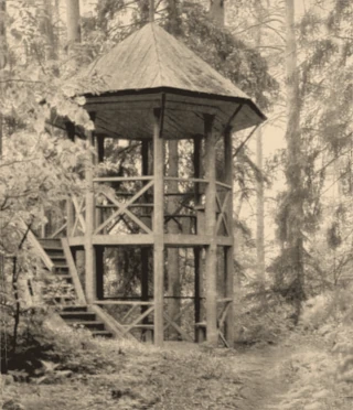  Усадьба «Щелыково». Wooden gazebo
