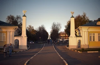  Костромская набережная летним вечером