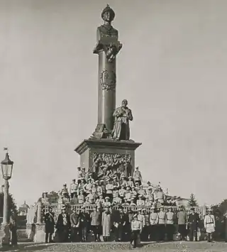 Возрождать памятники. И память