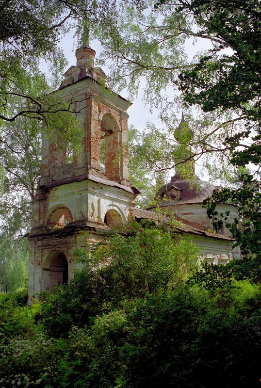 Рисунок 25 Тихоновская церковь, с. Сойкино. Фото 2003 г.